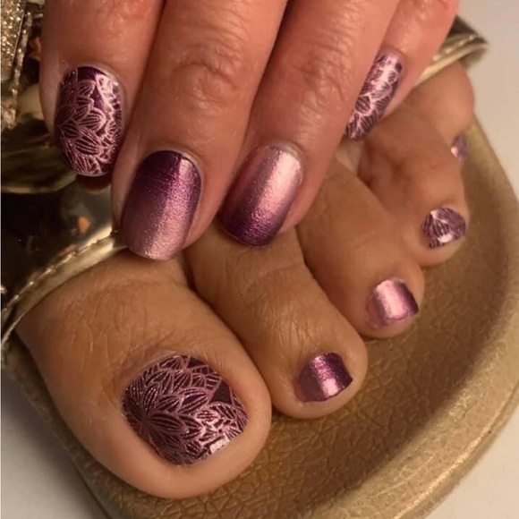 *Retired* Color Street: Rule of Plum | Purple Rose Gold Floral Fall Spring Ombre - Picture 8 of 12